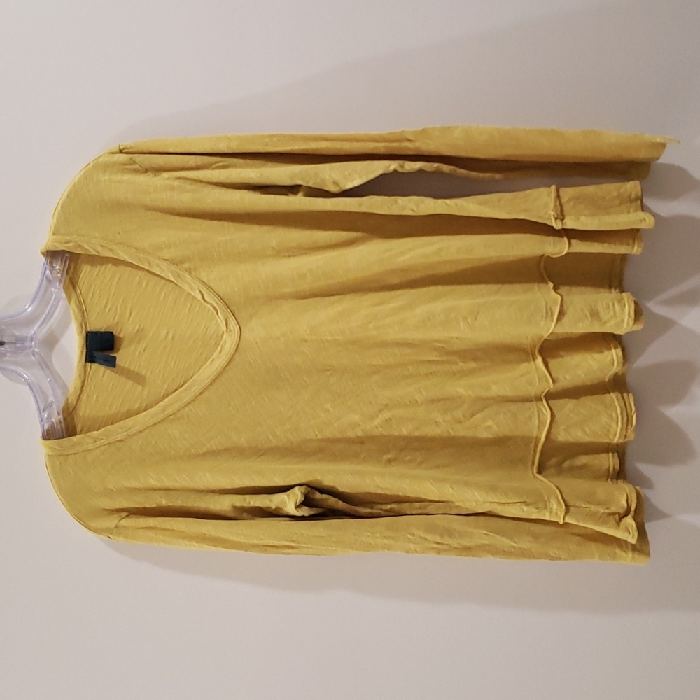 Long-sleeve v-neck tee